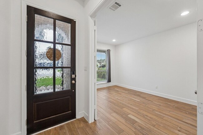 Building Photo - 133 Plumbago Loop