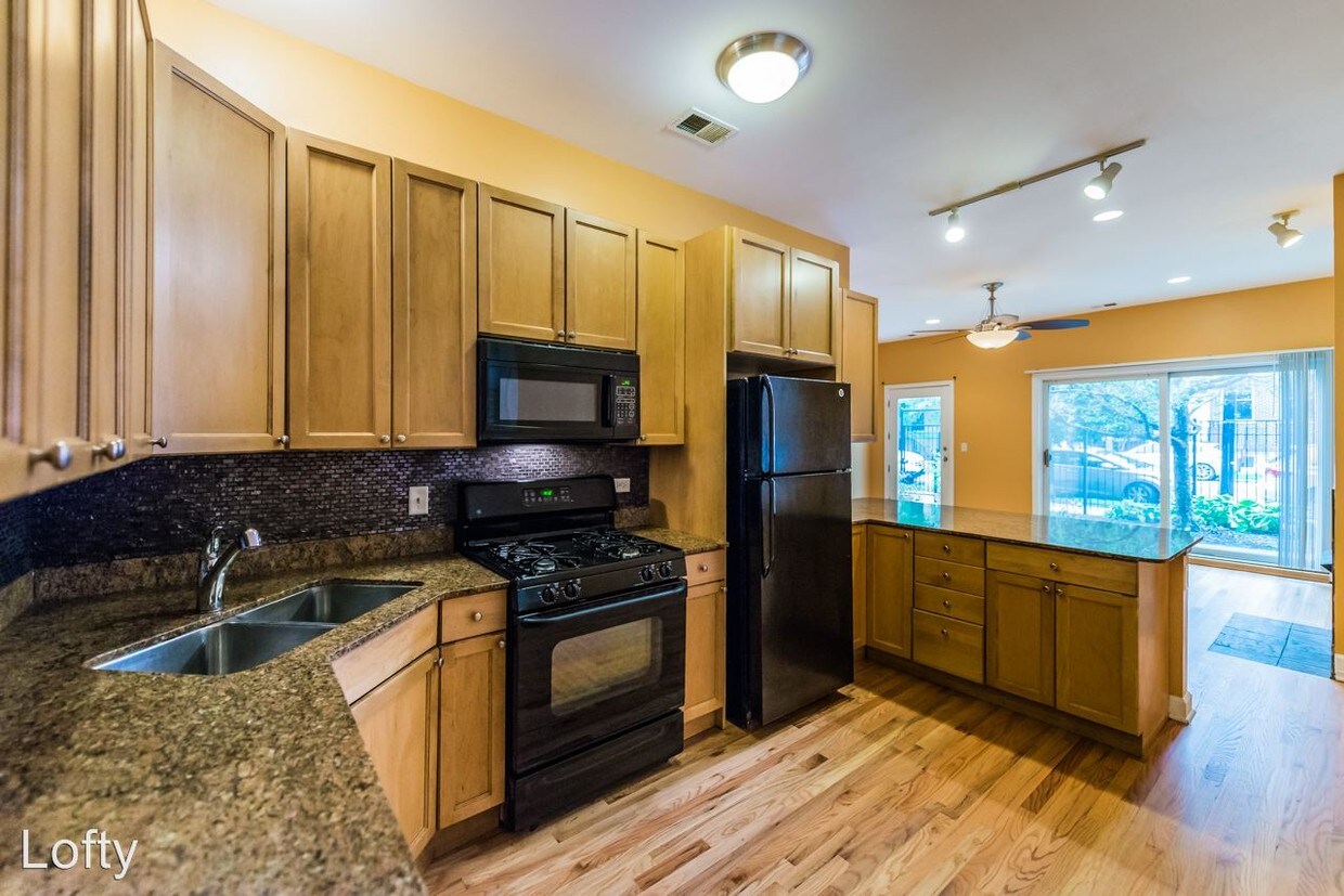 Primary Photo - 2442 W Harrison St