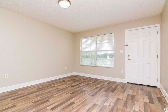 Foto del edificio - Waterfront - Top Floor- 1 Bedroom 1 Bath f...