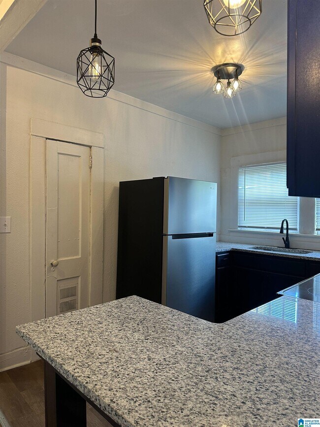 Foto del edificio - 1229 8th Ave W