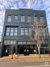 Building Photo - 818 Monmouth St