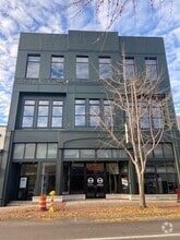 Building Photo - 818 Monmouth St
