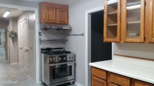 Building Photo - 3 br, 1.5 bath House - 2801 Stony Point Road