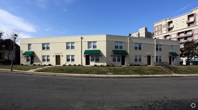 Building Photo - 730-736 N Oakland St