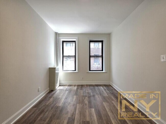 Foto del edificio - 1 bedroom in ASTORIA NY 11106