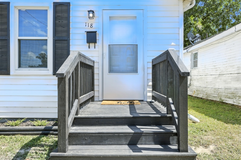 Primary Photo - 118 Parkdale Ave