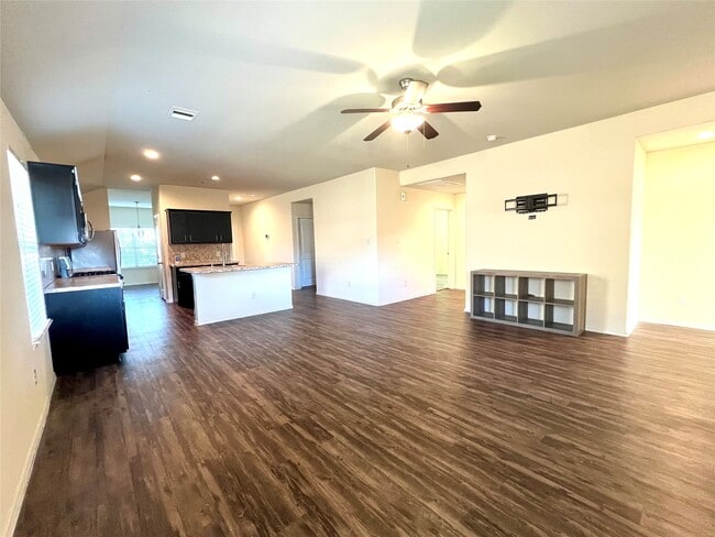 Foto del edificio - 6015 Lilly Belle St