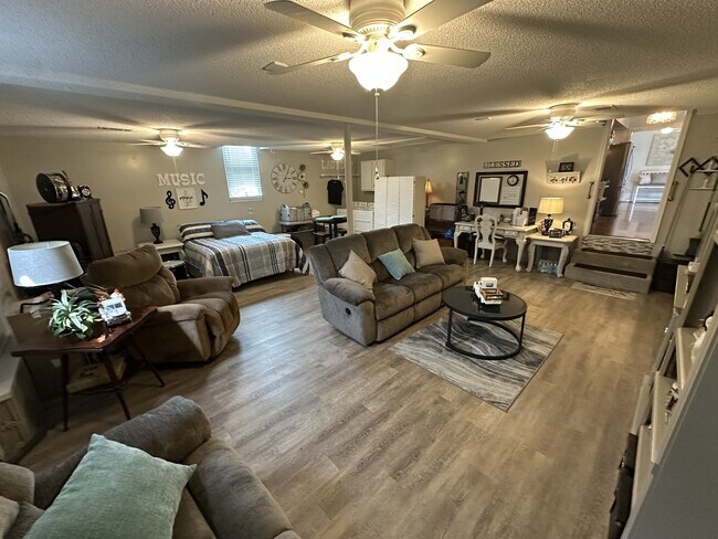 Building Photo - 808 Water View Ter