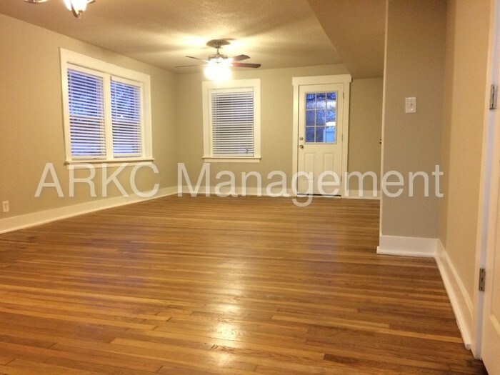 Primary Photo - Spacious Living near UMKC!