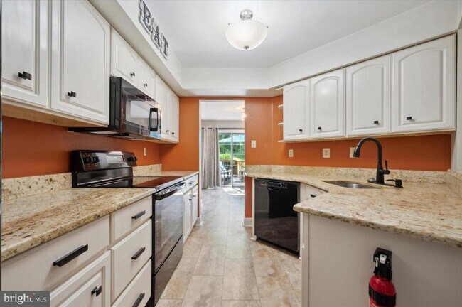Foto del edificio - 802 Coventry Pointe Ln