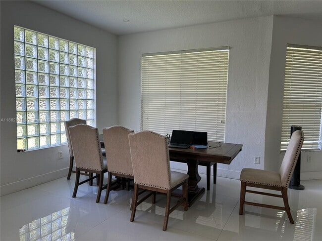 Foto del edificio - 16101 SW 27th St
