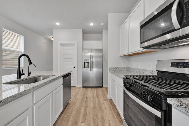 Building Photo - Cozy 3 Bedroom Home in Blue Ridge Ranch- Growing Southeast San Antonio Area!