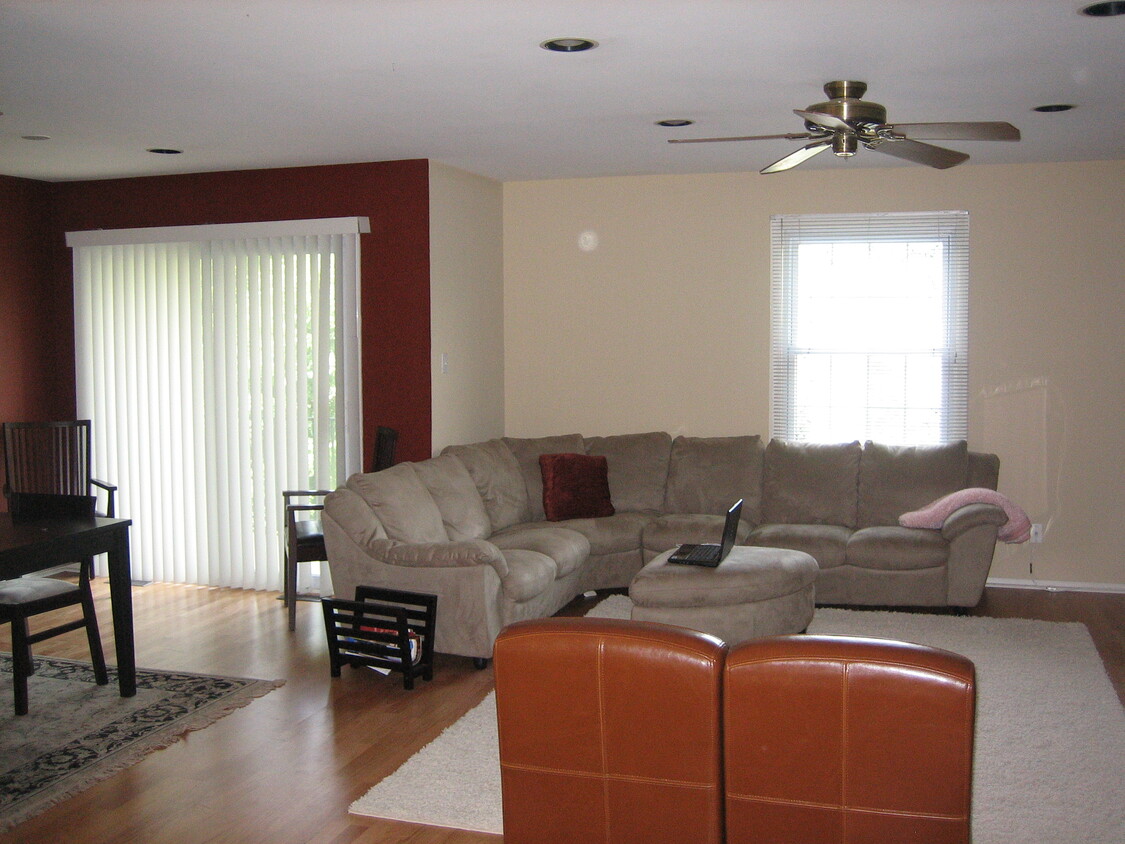 Living Room - 347 Homeland Southway