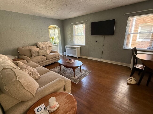 Photo - 3870 Beechwood Blvd Apartment