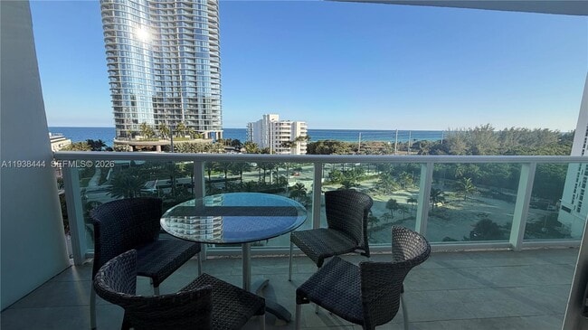 Foto del edificio - 100 Bayview Dr