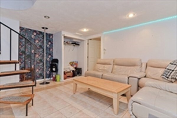 Foto del edificio - 256 W 6th St