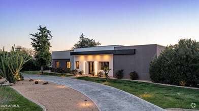 Building Photo - 7417 E Paradise Dr
