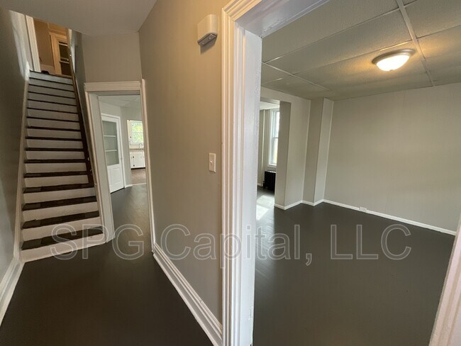 Building Photo - 413 N Pitt St