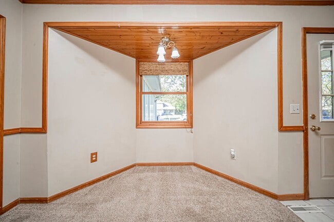 Building Photo - Please View 3D Virtual Walk-Through Before...