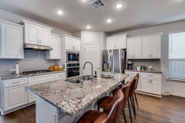 Foto del edificio - 3305 Ironstone Rd