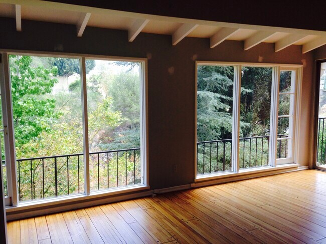 Foto del edificio - 2628 Hollyridge Dr