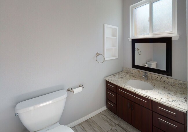 Foto del edificio - 2 Large Bedroom Home Centrally Located in Garden Grove