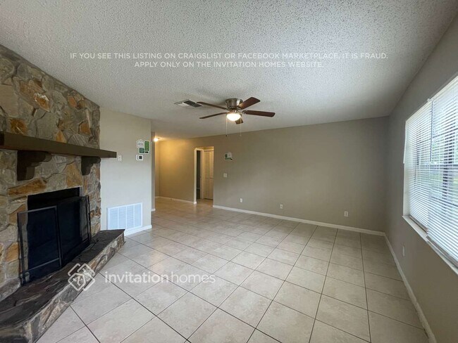 Foto del edificio - 819 Sunridge Point Dr