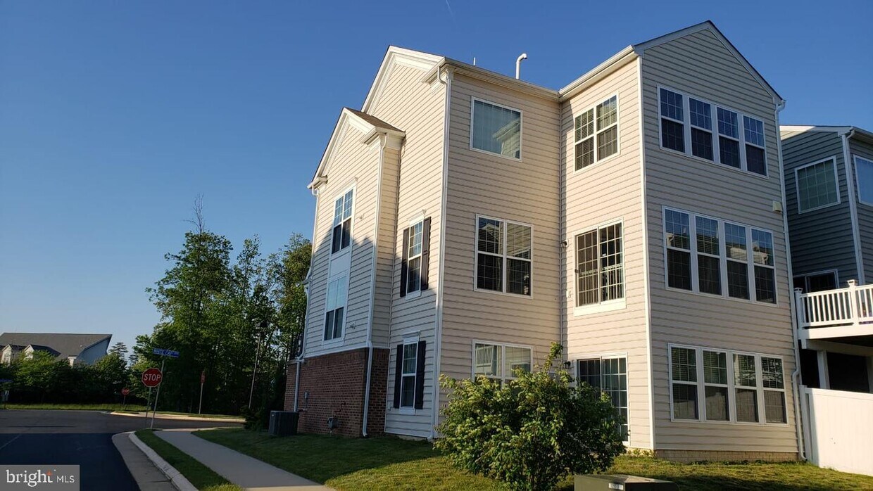 43567 White Cap Terrace, Chantilly, VA 20152 Townhome Rentals in Chantilly VA