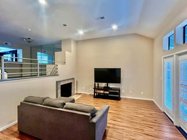 Building Photo - 8269 Avenida Navidad