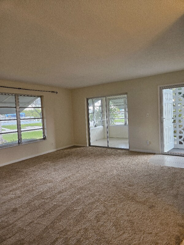 Foto del edificio - 277 W High Point Ct
