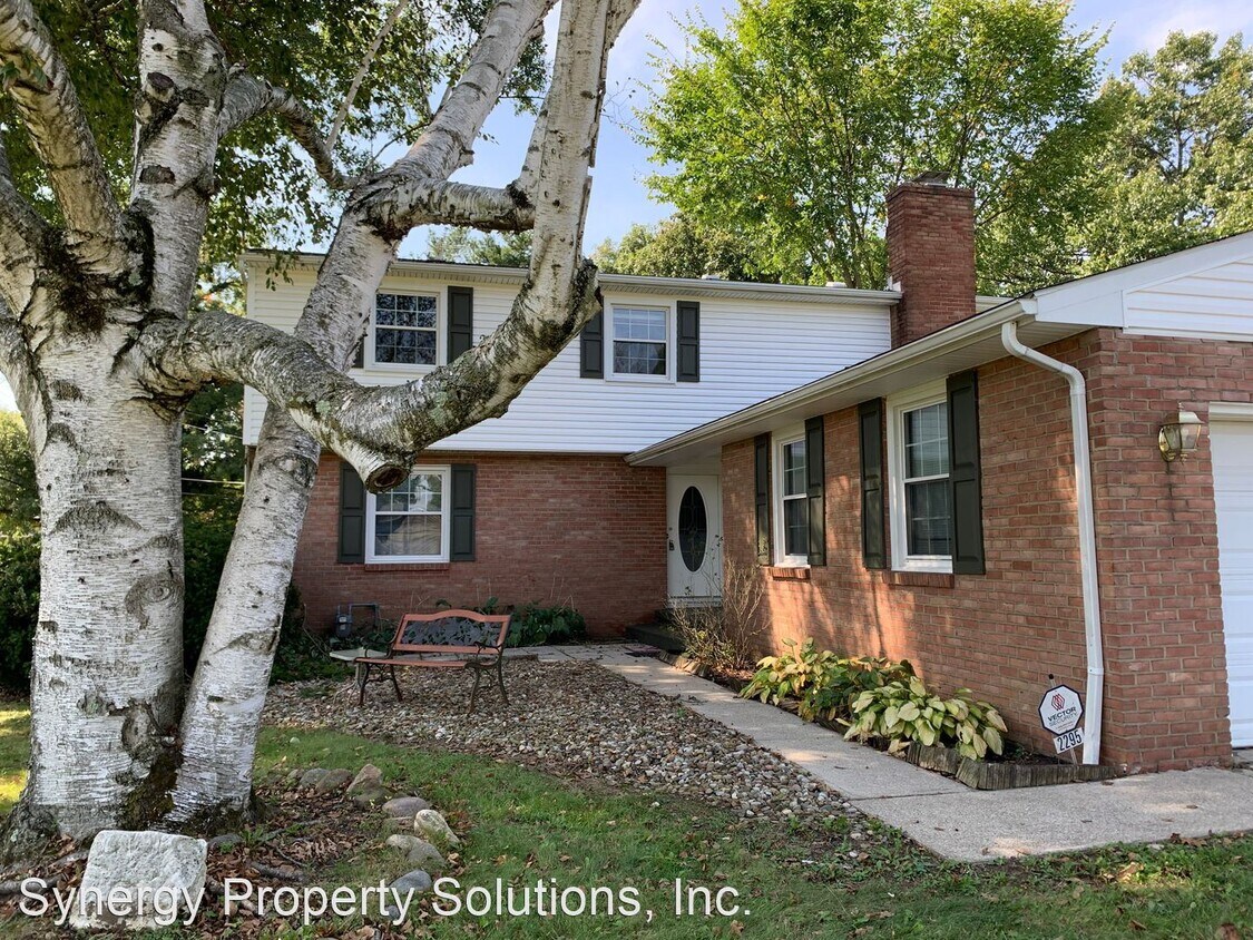Primary Photo - 4 br, 2.5 bath House - 2295 Kentwood Dr. R...