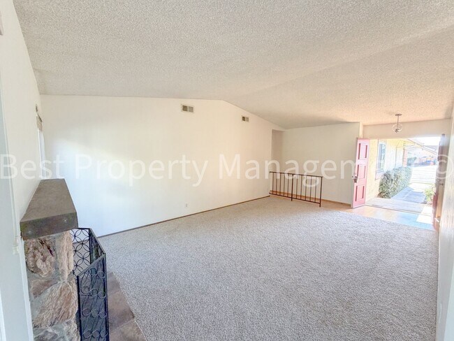 Foto del edificio - Great Shape Single Family Home near Fremont Bart Station