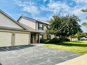 Building Photo - 1323 N Red Oak Cir