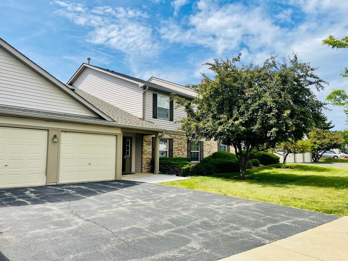 Primary Photo - 1323 N Red Oak Cir