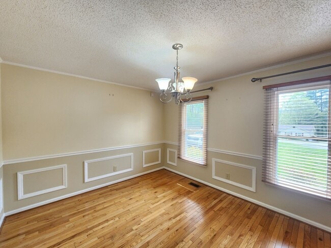 Building Photo - Marion Rental!