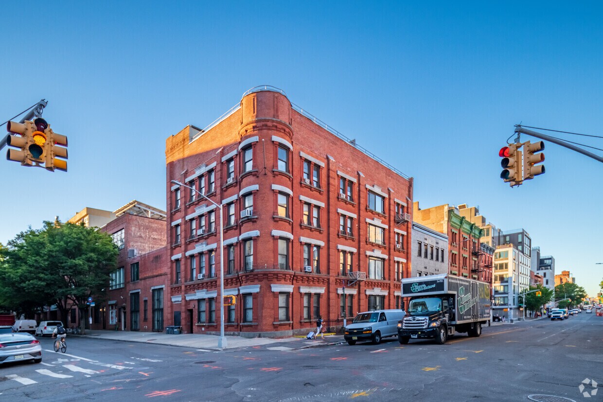 Primary Photo - 306 Dean St