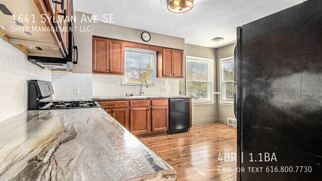 Foto del edificio - 1641 Sylvan Ave SE