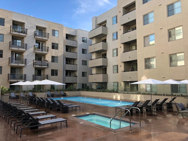 Piscina estilo centro turístico con terraza - 1724 Highland