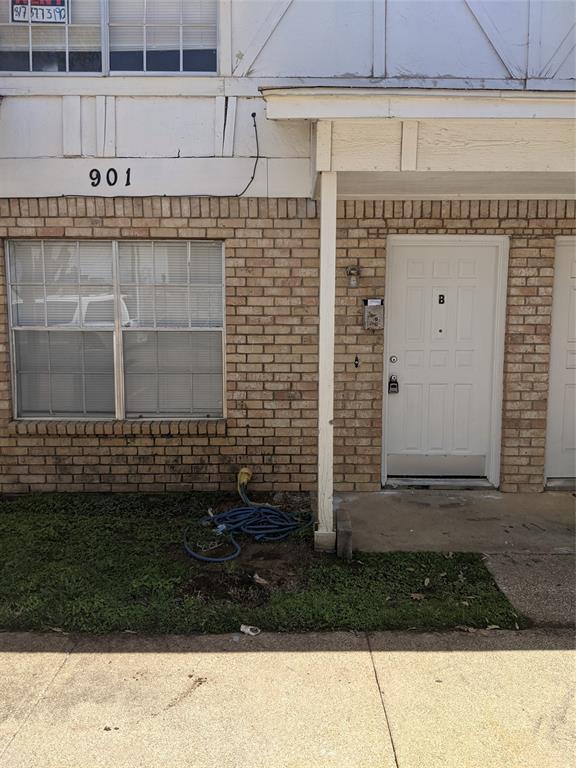 Primary Photo - 901 S Mesquite St