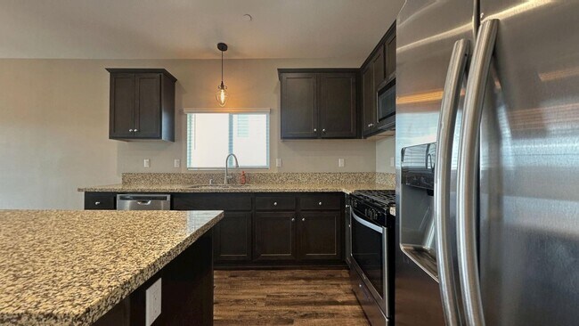 Building Photo - 251 Tanglewood Dr