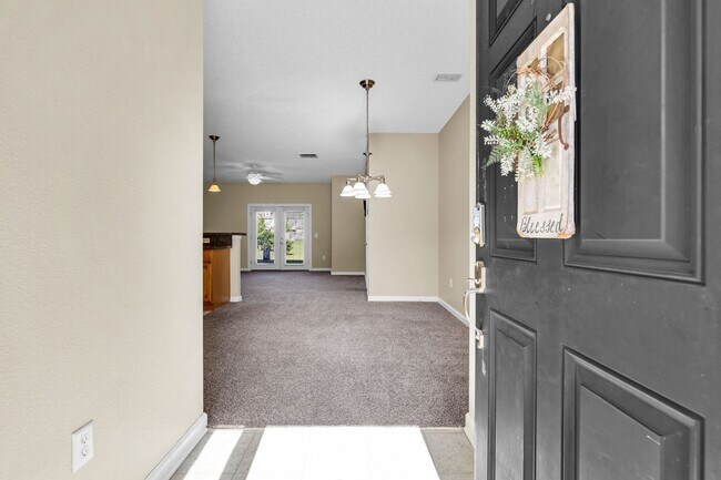 Foto del edificio - Charming 3-Bed Townhome in Prime Richmond Hill Location!
