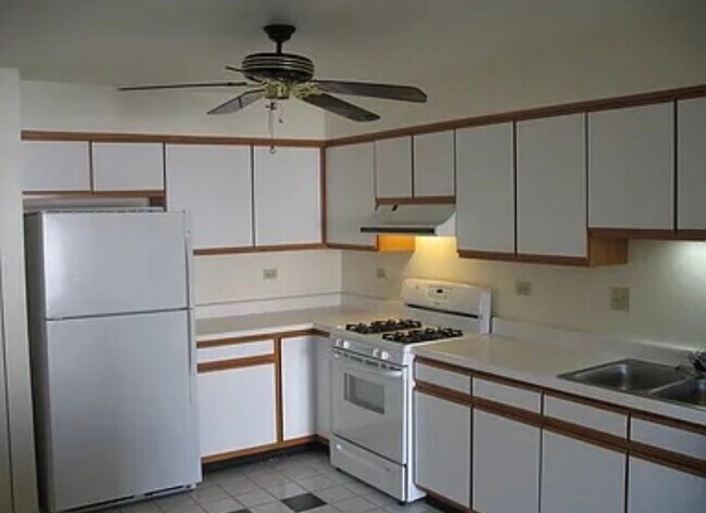 Foto del edificio - 995 Pine Tree Circle North
