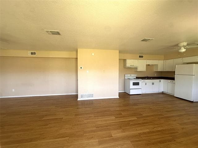 Building Photo - 1808 Spring Lake W