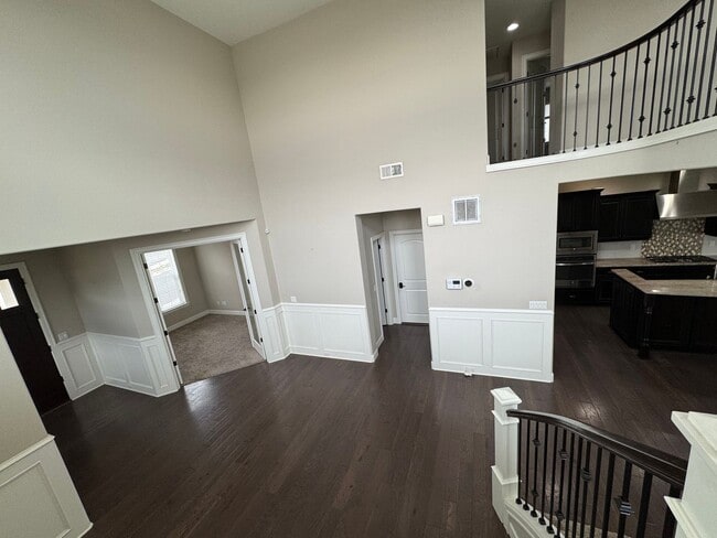 Building Photo - Gorgeous 5 Bedroom 3.5 Bath Corner Single ...