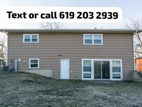 Building Photo - 815 W Manor Ct
