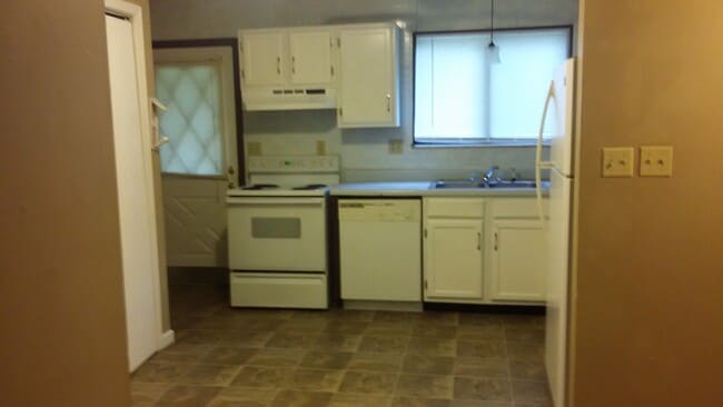 Building Photo - 3303 Cassidy Rd
