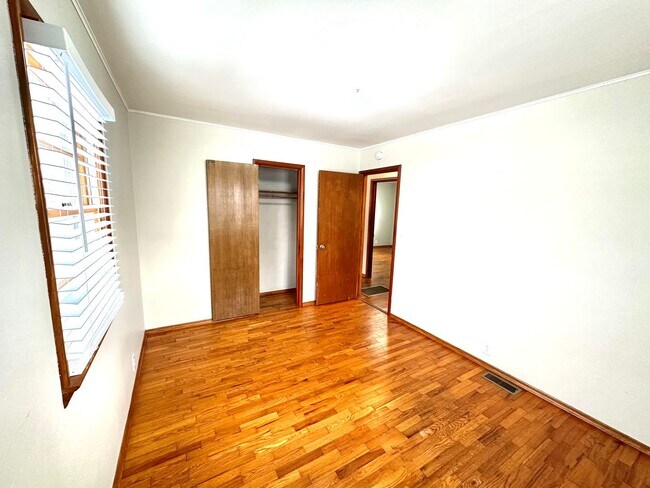 Foto del edificio - 3 BEDROOM 1 BATH IN JOPLIN-$1200 RENT-$1200 DEPOSIT