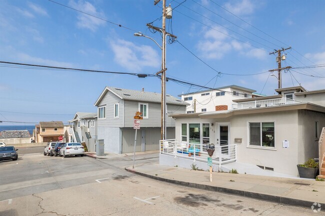 Building Photo - 115 31st St