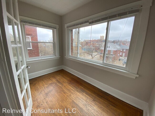 Building Photo - 2377-2377 Ravine St