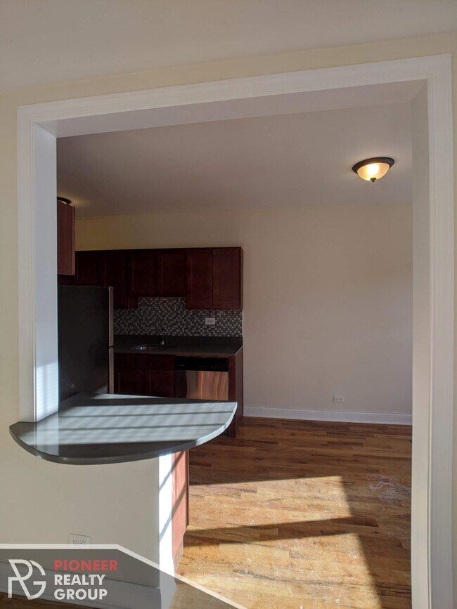 Foto del edificio - 630 W Cornelia Ave